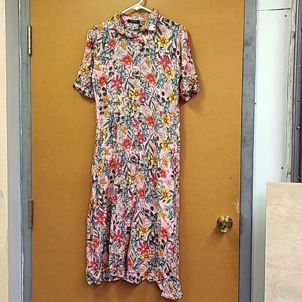 Trendyol Size 6 Short Sleeve Pink Floral Button Down Midi Dress